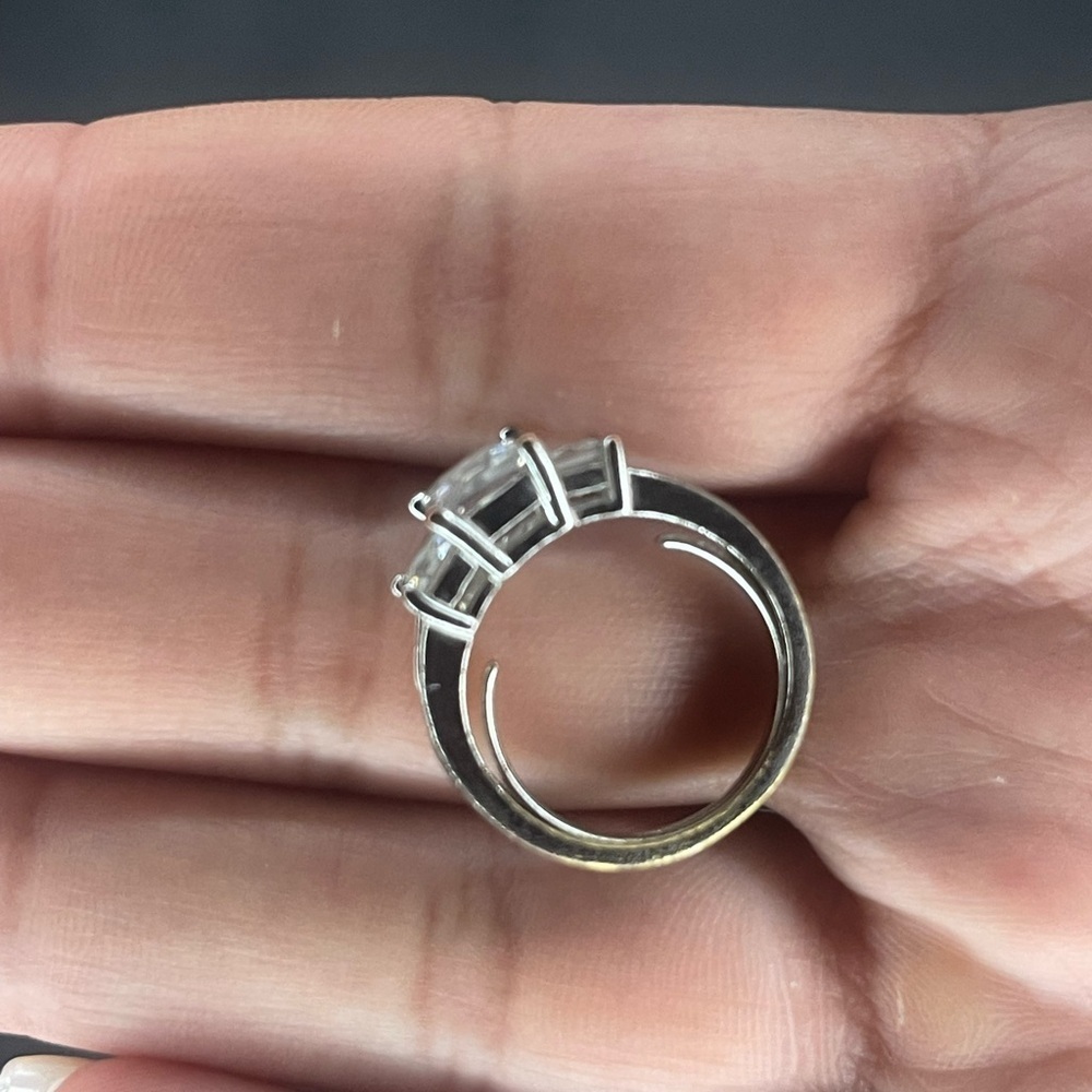 Elegant Silver Women's Ring - Picture 3 of 4